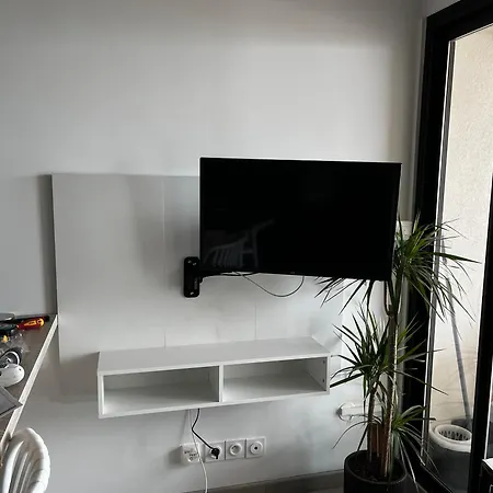 En Roussillon Vue Avec Garage شقة