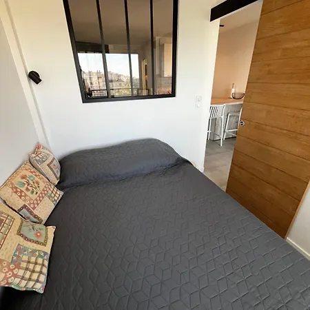En Roussillon Vue Avec Garage Apartment